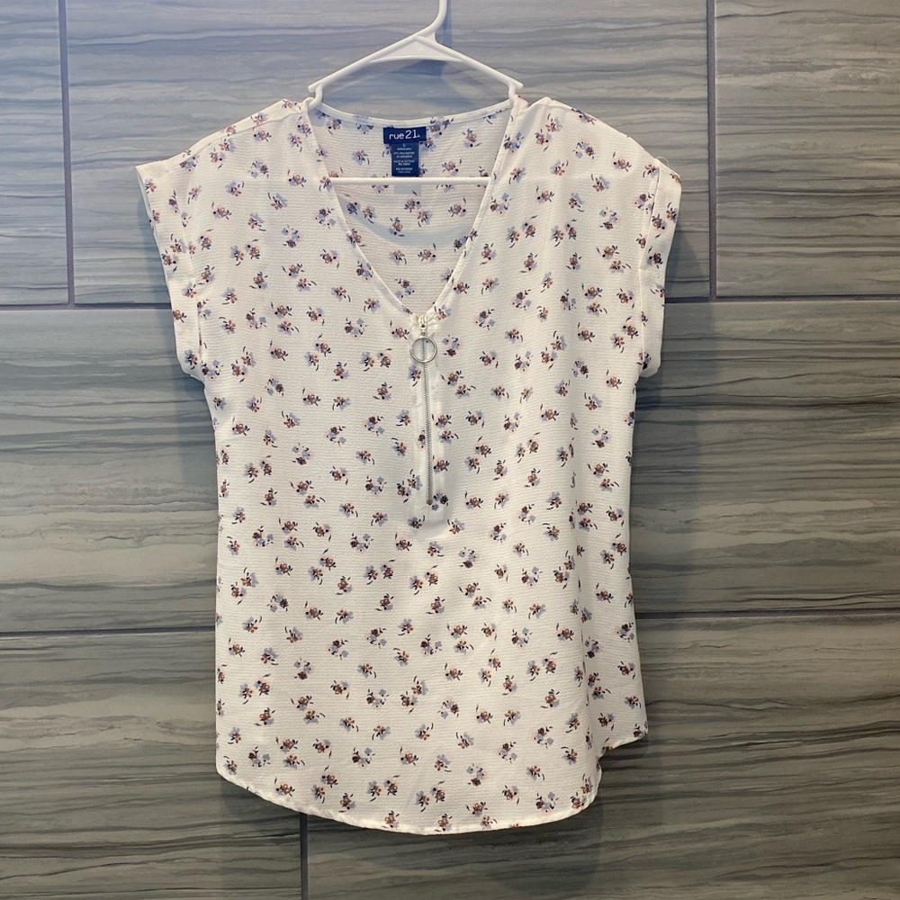 Women’s Floral Top